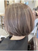 ベージュ系ハイライト×ボブスタイル