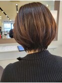 耳かけショートボブで絶壁解消ヘアクビレがポイント