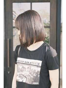 ロスカ(Loska) 切りっぱなしボブ×グレージュカラー