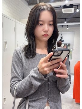 ジーナ 博多(Zina) ミディアムレイヤー × オリーブグレージュ