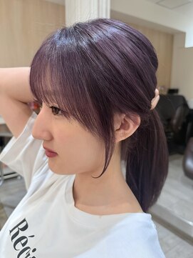 顔まわりで生み出す小顔効果！