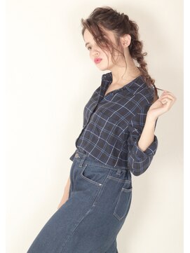 ディーナ(D'na) 『D’na』三つ編みアレンジ