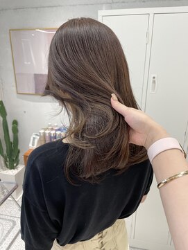 ローウェ 渋谷(Louwe) イヤリングベージュカラー