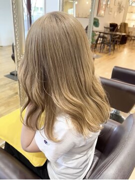 ルッツ(Lutz. hair design) キャラメルベージュ【千代田彩夏】