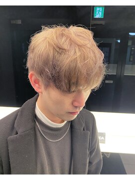 バチカ(BATICA) 春カラー ハイトーン ホワイトベージュ 透明感 刈り上げマッシュ