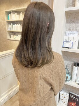 キャアリー(Caary) 福山市Caary赤味打ち消しアッシュベージュナチュラルモテロング