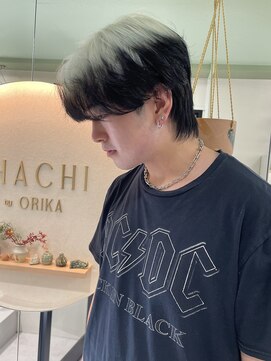 ハチ(HACHI) 黒×ホワイトのルーツカラーで個性的に☆