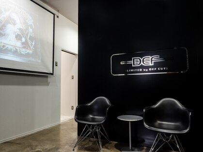 デフ リミテッド バイ デフ カッヅ(DEF-LIMITED by DEF CUTZ)の写真