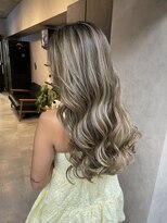 サニー 渋谷(SUNNY)&nbsp;バレイヤージュ、ハイライト、レイヤーロング、グレーベージュ