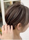 抜け感♪20代ハイライトショートカットグレージュ