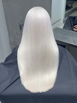 モニカ(MONIQA)の写真/ハイトーン縮毛矯正◎ブリーチ特化しているからこそのブリーチ矯正が好評☆気軽にご相談ください♪