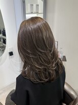 ロエ(loe)&nbsp;レイヤー×ハイライトで大人の白髪ぼかし