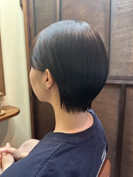 ビヨウシツ チャーリー 襟足すっきりショートヘア