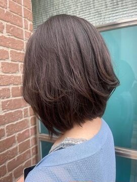 ソレイユ ホワイト(SOLEIL white) 知的★伸ばしかけボブ