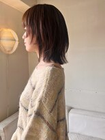 タヴィ(Tavi)&nbsp;フェイスレイヤーのミディアムヘア/レイヤーカット/くびれボブ