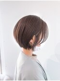 【明るく染まる白髪染め】耳かけ丸みショート