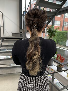 ヘアー アイス 御器所本店(HAIR ICI) ロング×毛先カラー×まとめアレンジ