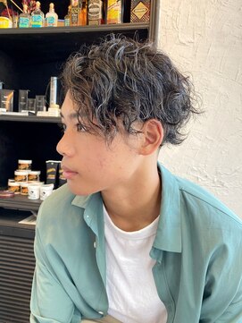 セッヂ バーバースタヂオ(SEDGE Barber Studio) ツイストスパイラルツーブロック刈り上げフェード[小岩バーバー]