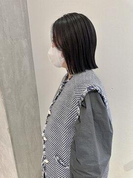 ヨーク(YOKE) YOKE 切りっぱなしボブぱつっとボブ外ハネボブブルーグレージュ