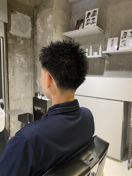 フランクスバーバーザスタンド(Frank’s barber the stand) スペインカール/スパイキーショート/フェザーパーマ/飯田橋