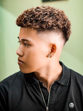 プロショップウェーブ(PRO SHOP WAVE) スペインカール/テーパーフェード/メンズパーマ/フェザーパーマ