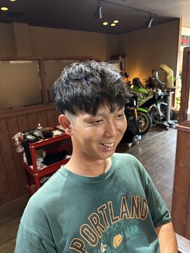 カットスペース キャロル(CUT SPACE CAROL) ツーブロフェード