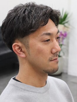 バーバーライラック(BARBER Lilac)の写真/【和泉府中駅5分/駐車場有】顔の印象が変わるひげ・眉もお任せ！身だしなみを整え清潔感溢れる印象に◎