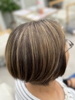 レヴィア(REVIA)&nbsp;白髪ぼかしハイライトブリーチミルクティーベージュ