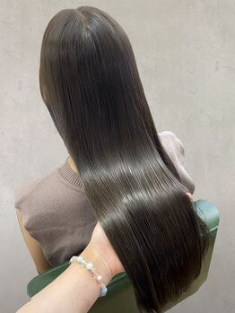 ロックス バイ マグ 松本(rocks BY MAG)の写真/[rocks]のストレートはダメージレス。思わず触れたくなるような艶サラ質感のストレートにうっとり…＊