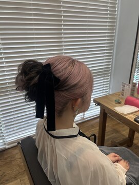 ヘアスペース リズム グリーン(Hair space Rizm green) 高めアップスタイル