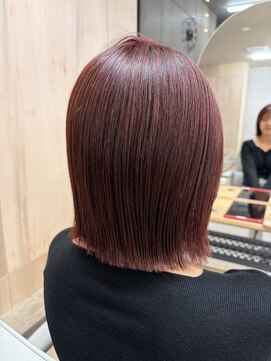 モコヘアーフロール(MOCO hair flor) 艶レッドヴァイオレット × 切りっぱなしボブ