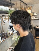 トニコ(toniko)&nbsp;波巻きシャドウパーマ×センタパート×ウルフ×ビジネスヘア