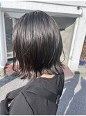 深いベージュ