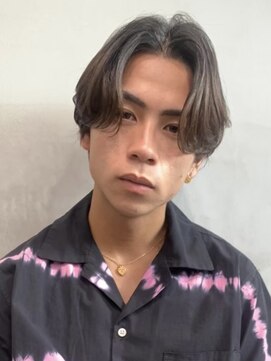 ウェイビーエフティフィフス 横浜西口(WAVEY ft.fifth) センターパートメンズマッシュパーマニュアンスパーマ刈り上げ