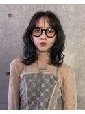 顔周りレイヤー　おしゃれ女子ウルフヘア