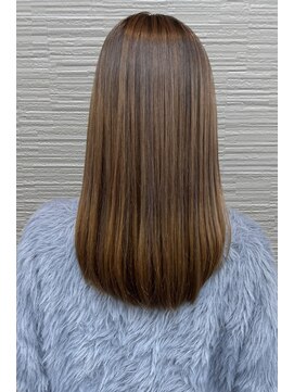 イシン(ISIN) 黒髪/縮毛矯正/髪質改善/ヘルシーロング[保土ヶ谷]