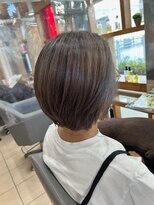 スタジオ アルファプラス 日暮里店(studio α+)&nbsp;ステップボーンカットカットボブショートハイライト白髪ぼかし