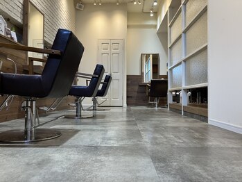 Ursus hair Design by HEADLIGHT 那覇おもろまち店【アーサス ヘアー デザイン】