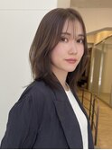 前髪ありくびれミディアム外ハネ顔まわりレイヤーマロンベージュ