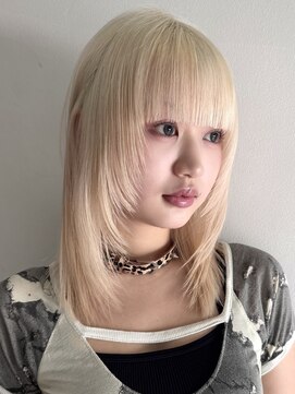 サンク 原宿 表参道(cinq) 顔周りレイヤーくびれミディアムレイヤーカットブロンドカラー