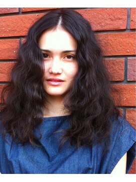 ナヌーク シブヤ(nanuk shibuya) 強めスパイラル◇重めシルエットな黒髪、オシャレ上級者ヘア◇◇