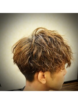 バーニーズ バーバークラブ(BARNEYS BARBER CLUB) マッシュONスパイラルパーマ