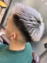 銀座マツナガ 浅草店&nbsp;シルバーカラーブリーチ/スキンフェード/ショート刈り上げ