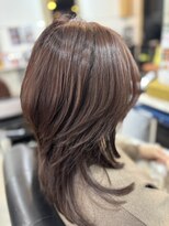 アキコ(AKIko)&nbsp;透明感グレージュで軽やかミディアムレイヤー