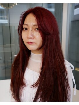 オーオシカシカスペース(OOO YY Space) ロングレイヤーにボルドーカラー/前髪なし/ブリーチなしWカラー