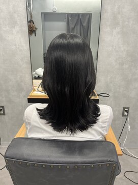 クラン 岡本(Chlan) くびれレイヤーカット　ブルーブラック