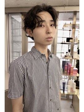 メンズレコ 渋谷(MEN'S LECO) ブルーブラックフェザーパーマ刈り上げセンターパート