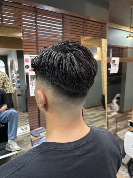 スタンドバーバー 柏(STAND BARBER) MEN’S/リバースセンターパート/ニュアンスパーマ/柏