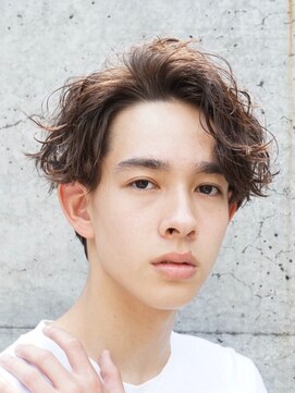 リット×ベリエ(Lit.×belier) センターパートスパイラルパーマツーブロック刈り上げメンズヘア