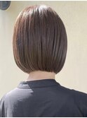 グレージュ切りっぱなしボブ前髪ありミニボブミルクティベージュ